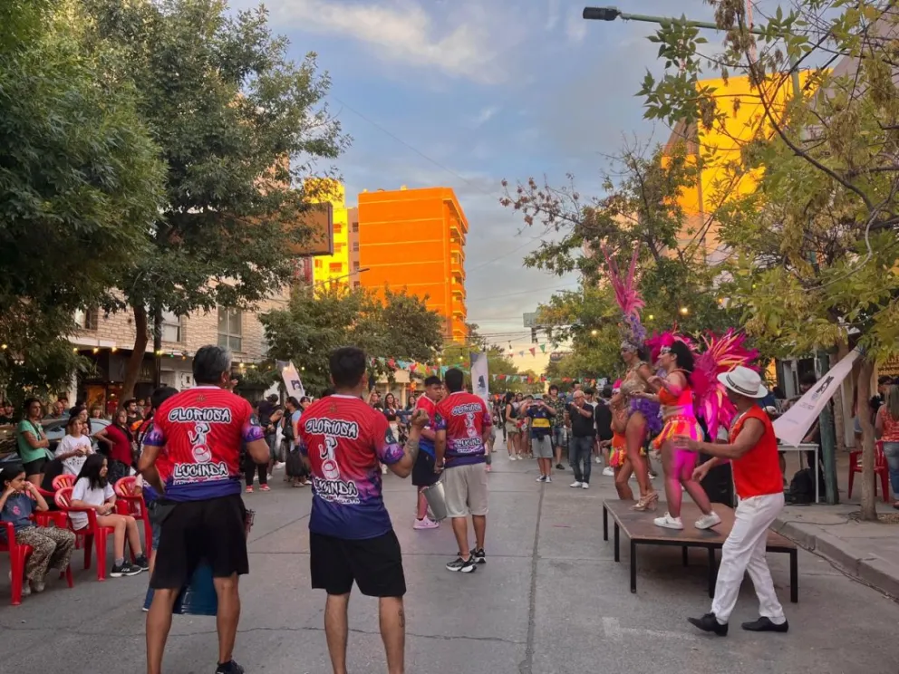 Los domingos se llenan de arte en la ciudad. (Fotos Cipo360)