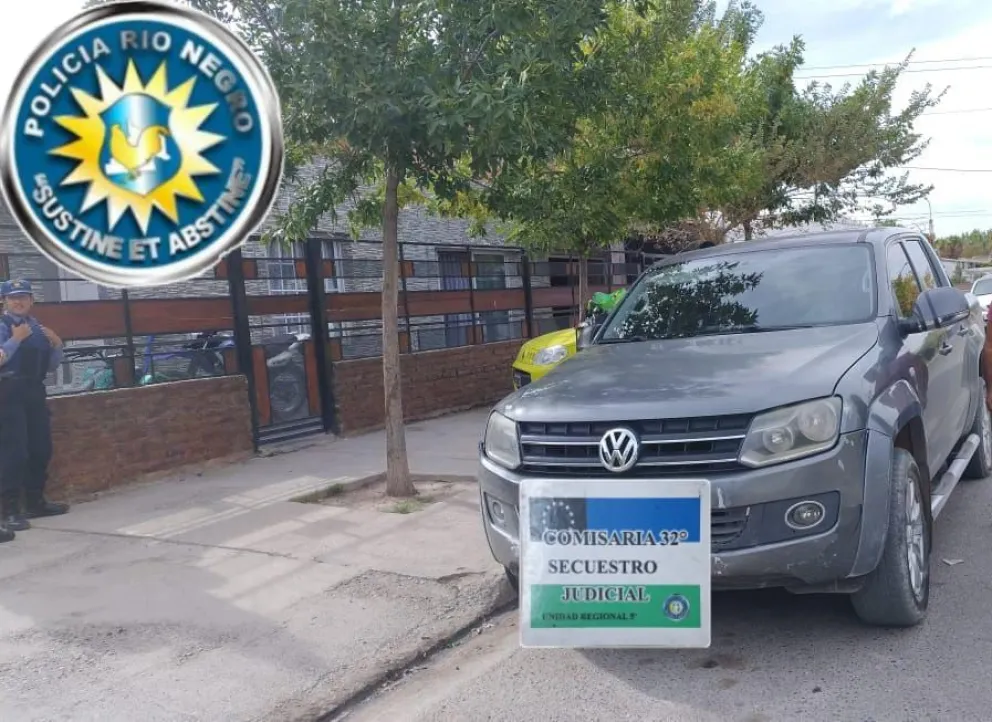 La camioneta estaba estacionada y fue encontrada durante una inspección que realizaron efectivos de la comisaría 32. Foto: gentileza.