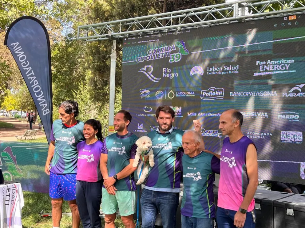 La remera fue presentada este martes con un gran y emotivo acto. (Foto Cipo360)