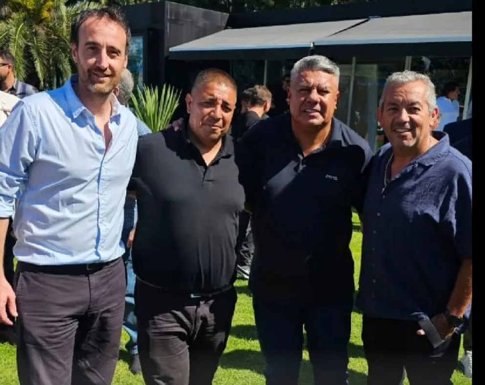 Los dirigentes de Cipo, con el presidente de AFA en el predio de Ezeiza. Se anunció un aumento de los derechos de TV, pero representa el 5 % del presupuesto total del fútbol. Foto: gentileza C.C.