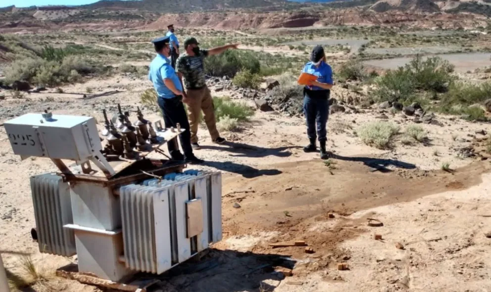 Los tres sujetos, aprovechando la movilidad de la empresa en que trabajaban, ingresaron a un yacimiento y se apoderaron de 100 kilos de cobre. Foto: gentileza MPF Neuquén.