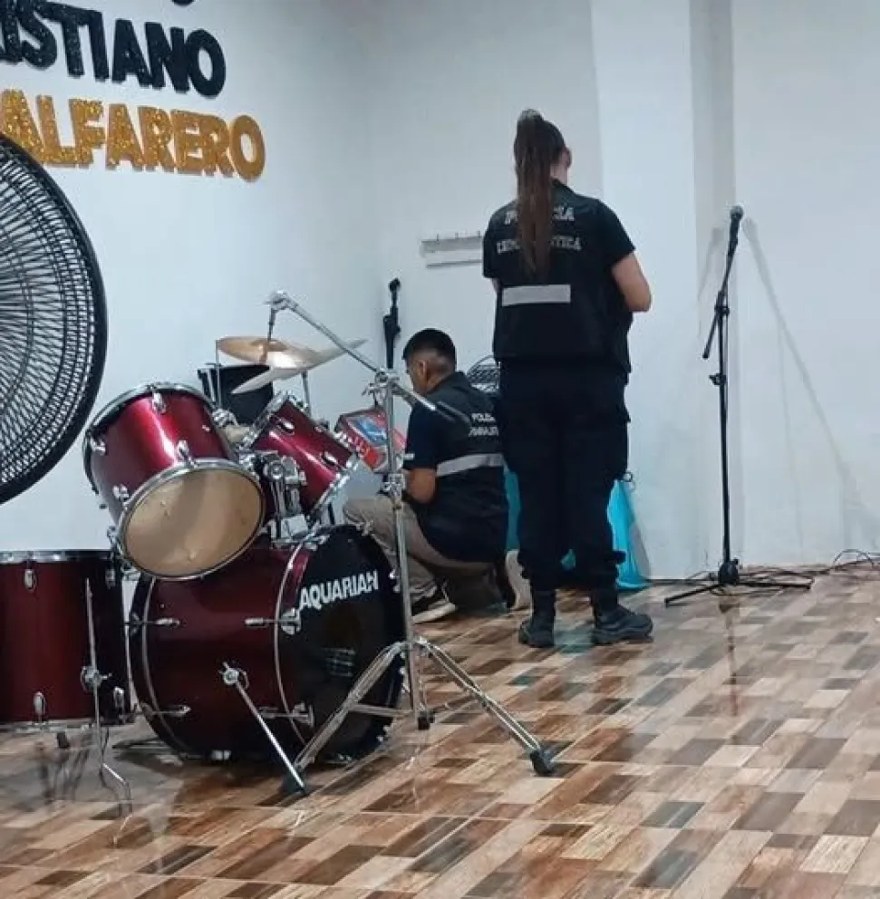 La policía científica hizo un relevamiento de huellas en el templo. Foto: gentileza.