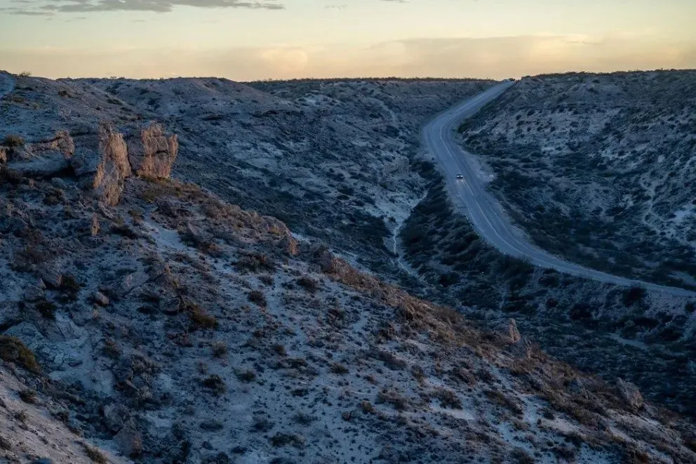 Entre las pertenencias del hombre se encontraron un celular, una campera y un DNI. (Foto Carlos Mir)