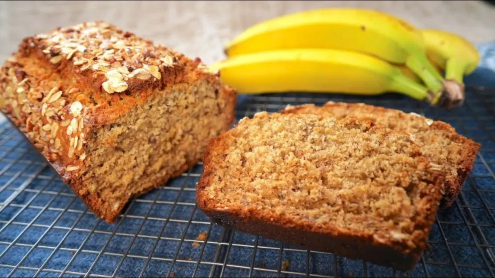 Pan de banana y avena en 5 pasos.