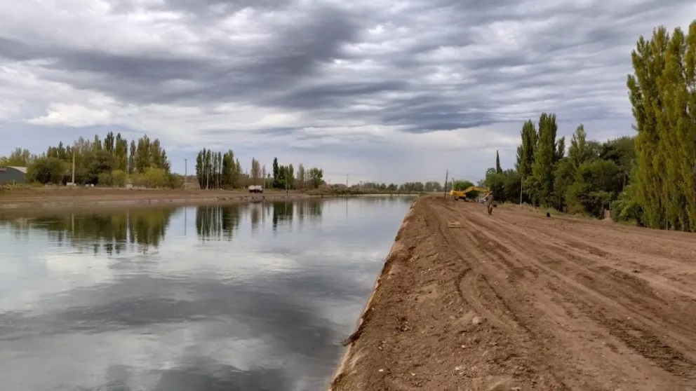 Se retomó la búsqueda de la mujer desaparecida. Los perros adiestrados siguieron su rastro hasta el Canal Principal. Angustia y temor entre los familiares. Foto. archivo.