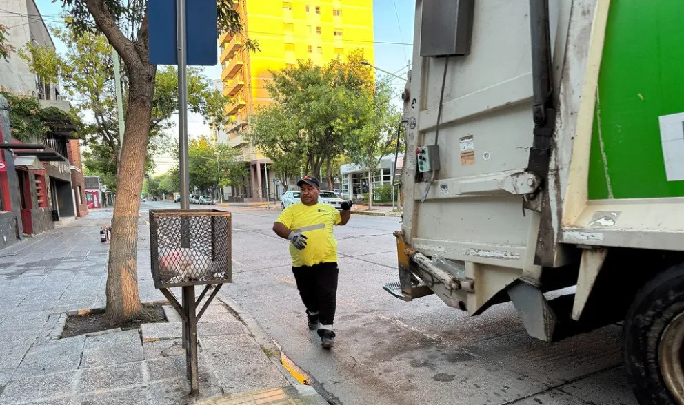 La municipalidad implementó una nueva logística para la recolección de residuos: la tradicional, de 22 a 5 de la mañana, y el turno mañana, de 6 a 13. Foto: archivo.