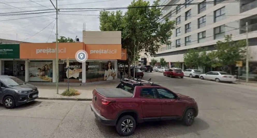 Se robaron aproximadamente 400 mil pesos del local ubicado en España y San Martín. | Foto (google maps)