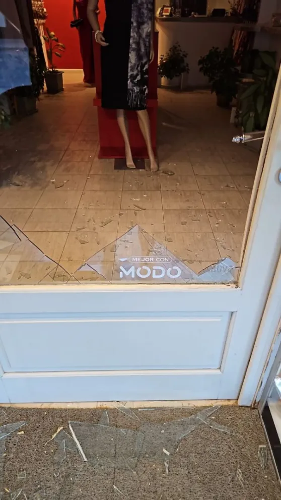 La entrada quedó totalmente destrozada. (Fotos gentileza)