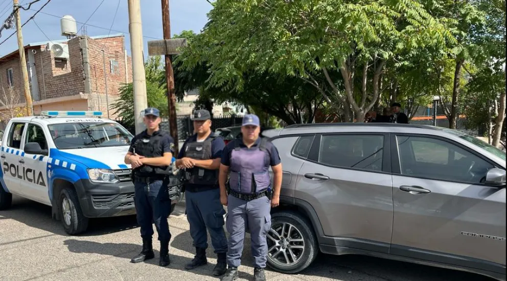 La Jeep Sport fue interceptada en la calle Neuman, del barrio Melipal de Neuquén. Foto: gentileza Policía de Neuquén.