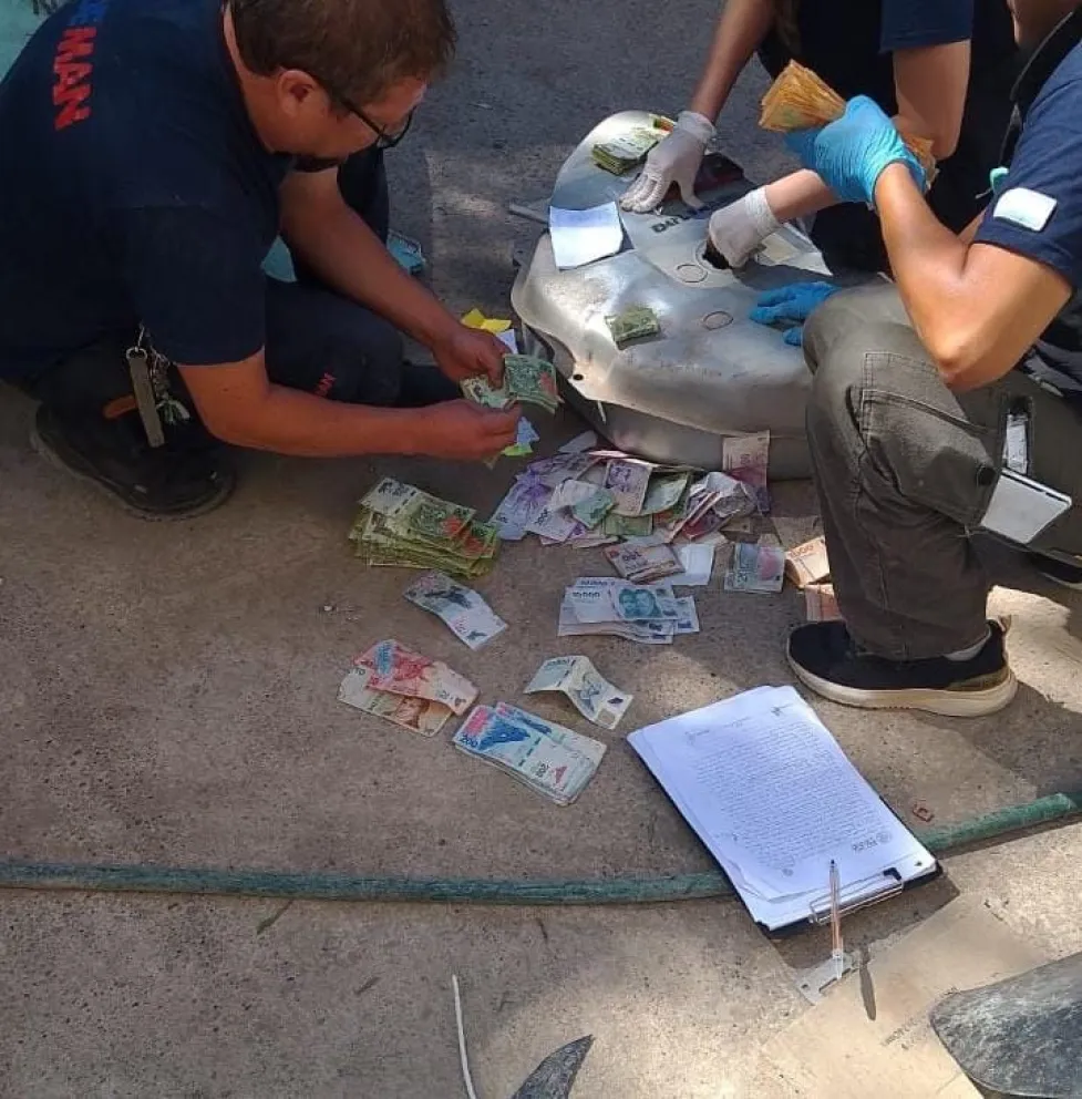 El detenido, un hombre de aproximadamente 30 años, con domicilio en la misma localidad, fue puesto a disposición de la fiscalía interviniente.  | Foto (prensa Policía de Rio Negro)