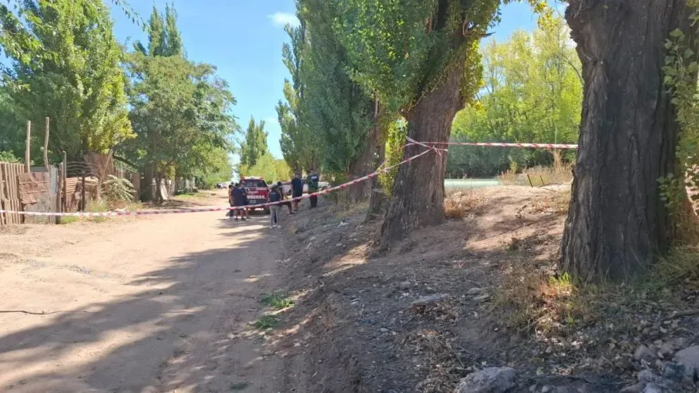 El cuerpo hallado en el Canal se trasladó a la morgue judicial de Roca. La semana que viene se realizará la autopsia. Foto: Daniela Luján.