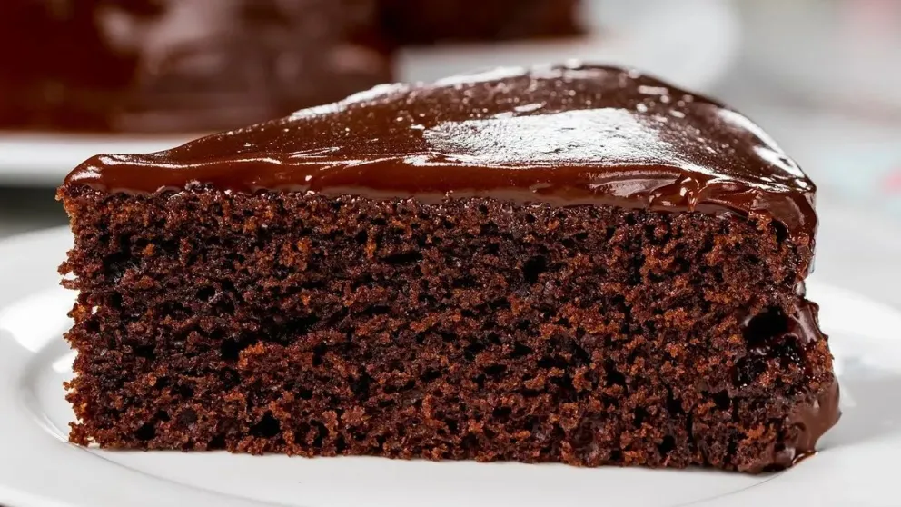 Torta húmeda de chocolate y almendras.