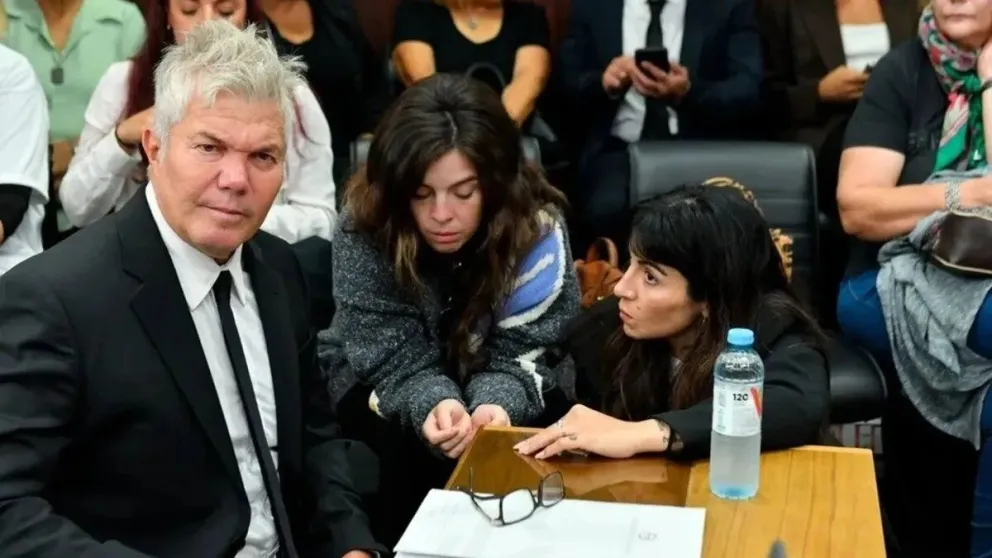 Fernando Burlando junto a Dalma y Gianinna Maradona.