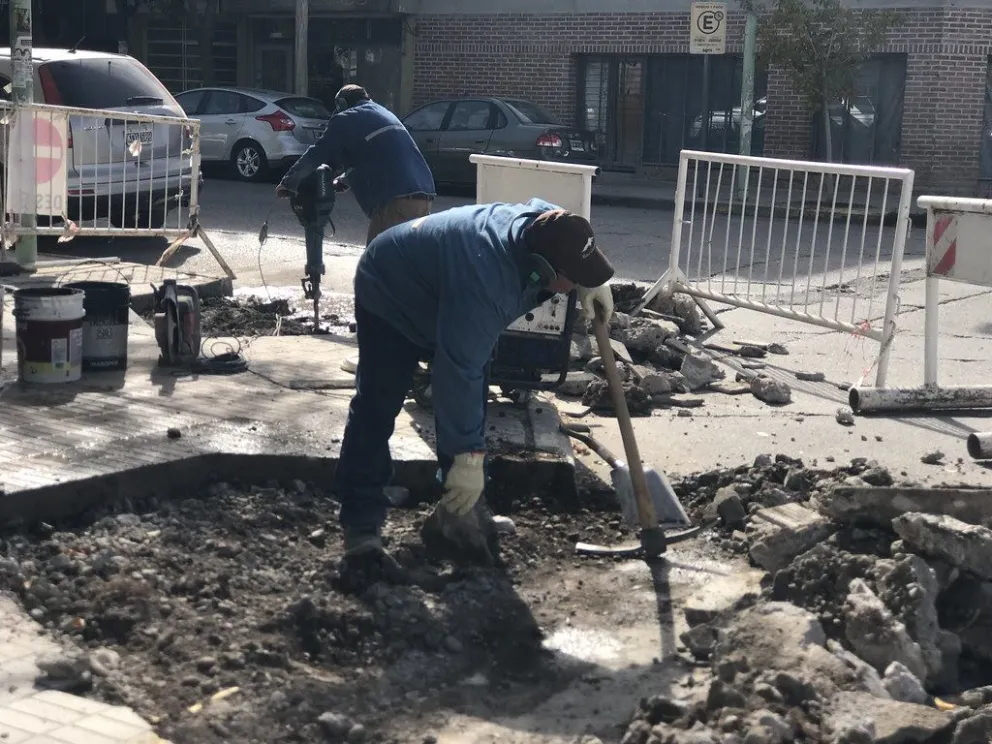 Desde el municipio explicaron que el plan, que comenzó en el centro, continuará luego en calles troncales como Alem (imagen gentileza)