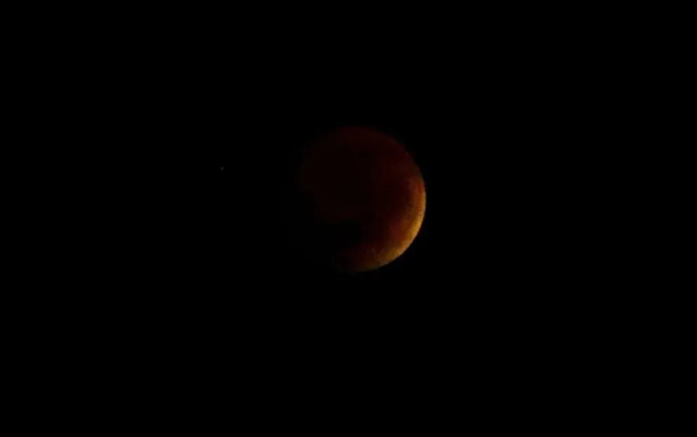 La Luna de sangre o roja se apreció en su esplendor a la madrugada. Fotos: Tania Domenicucci - ANR.