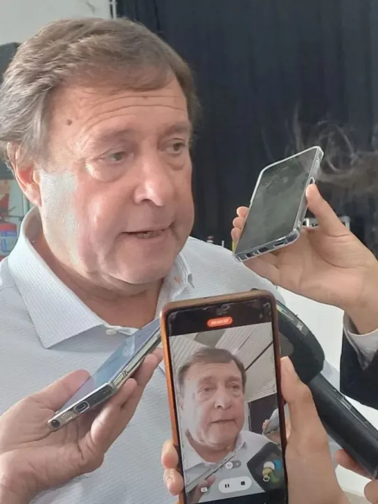 El gobernador de Río Negro se refirió a la grave situación que padeció una intendenta.