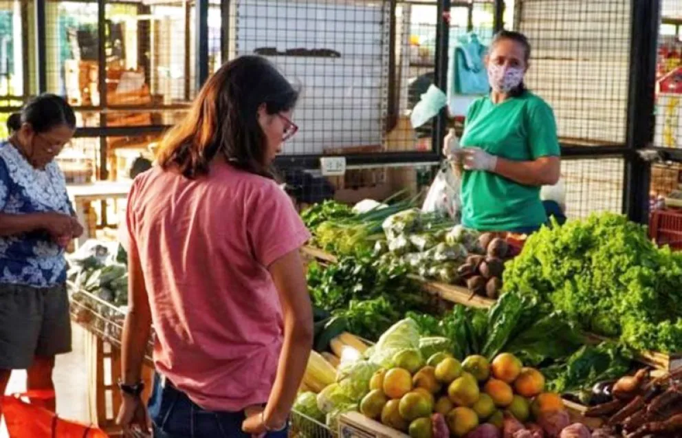 En las verdulerías, el comerciante que se equivoca en la compra puede tener pérdidas importantes y "quedarse afuera" de la cadena. Foto: archivo.