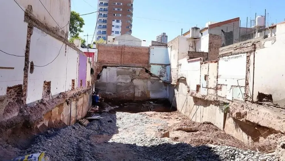 Las damnificadas también realizaron una denuncia por amenazas, dado que el dueño de la obra no se hace cargo de los daños. | Foto gentileza. 