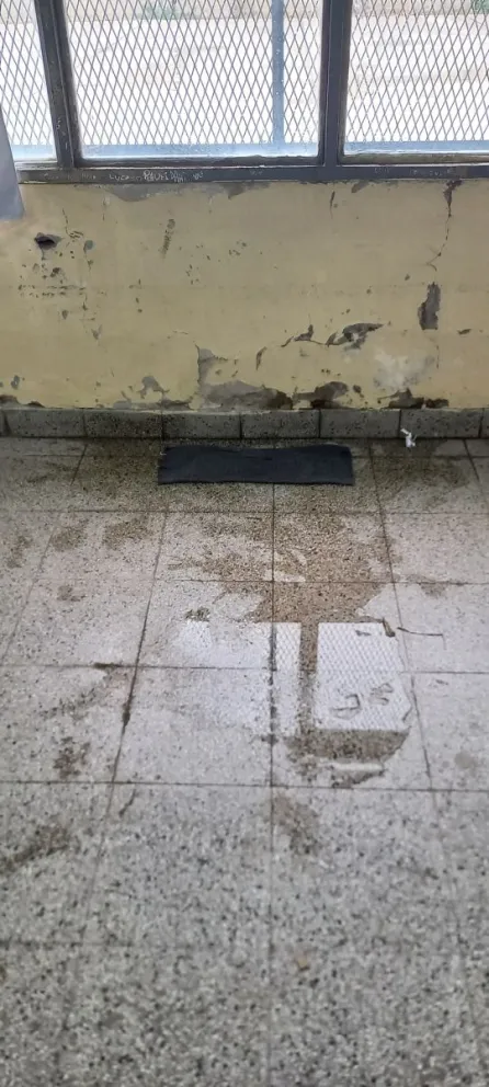 Las aulas inundadas no permitieron que los alumnos puedan ingresar. (Fotos UNTER)