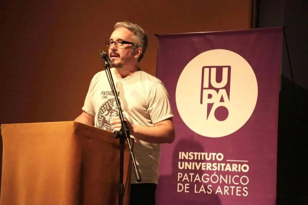 Naguil también era cineasta y poeta.