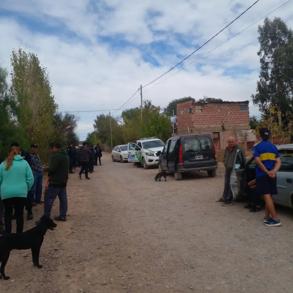 Un hombre falleció hoy y su traslado al amorgue duró un largo tiempo, lo que conmocionó al barrio. | Foto gentileza