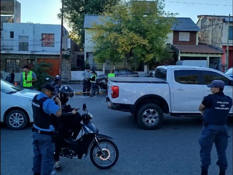 El operativo se realizó en calles de alto tránsito que comunican los barrios de Neuquén capital. Foto: Policía de Neuquén.