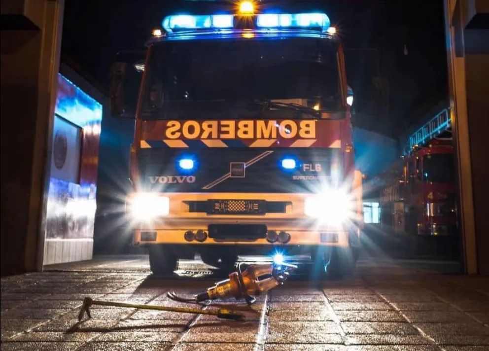 Dos dotaciones de bomberos concurrieron al barrio Santa Clara para apagar el incendio en una emisora de radio. Foto: archivo.