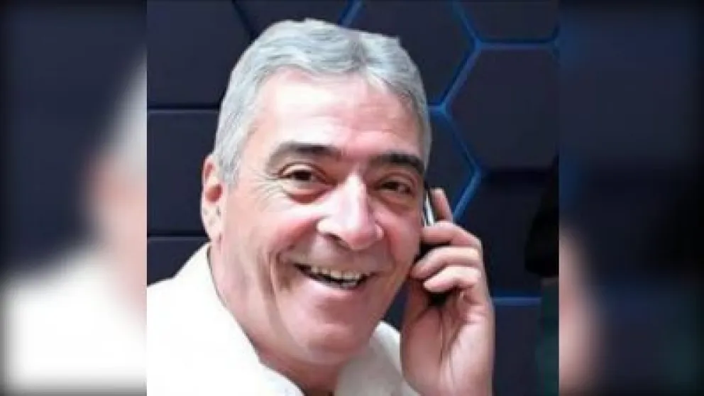 Daniel Speranza es propietario de la radio FM Azul, en el barrio Santa Clara.