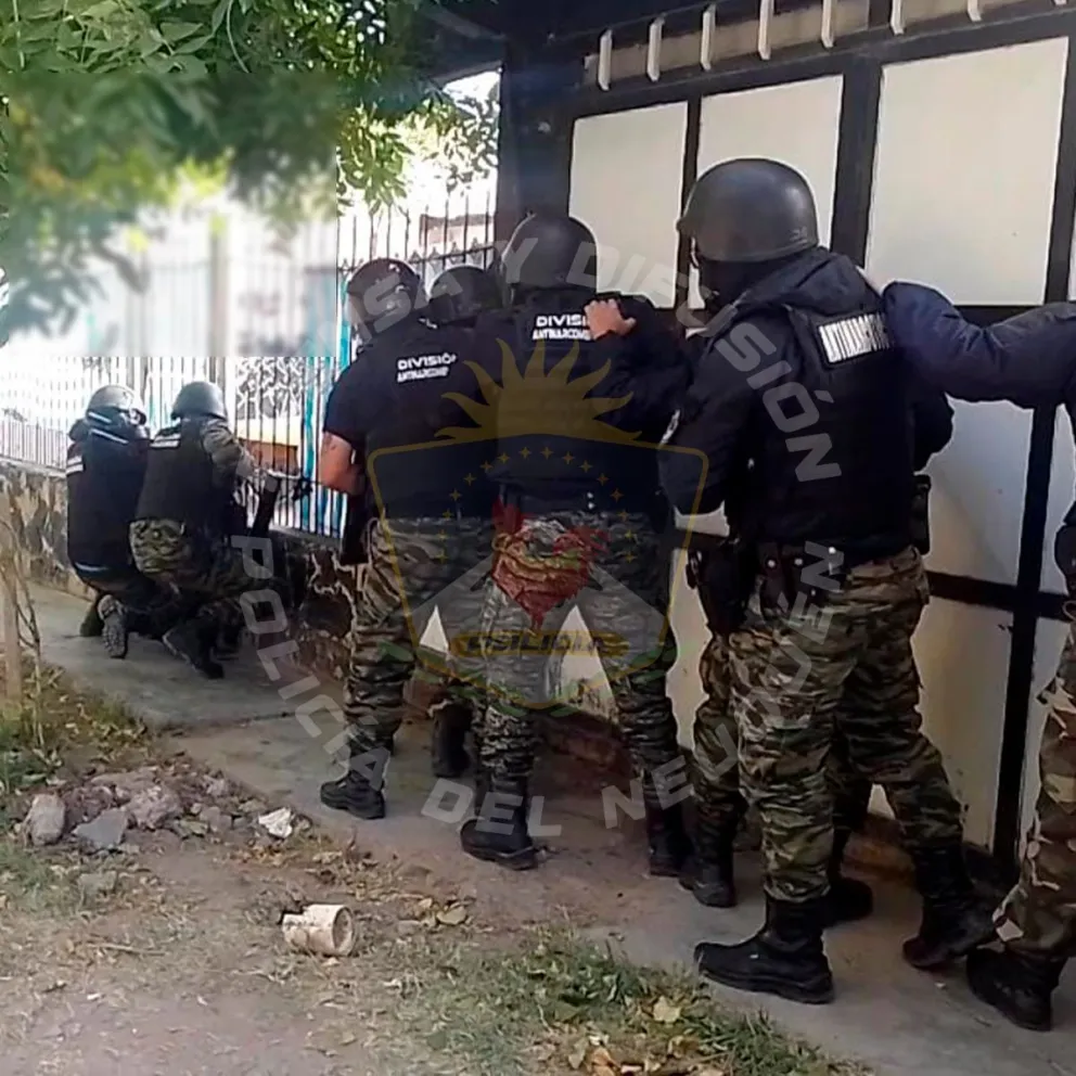 Los allanamientos se realizaron en el barrio Gran Neuquén, de Neuquén capital; y en Añelo. Foto: Policía de Neuquén.