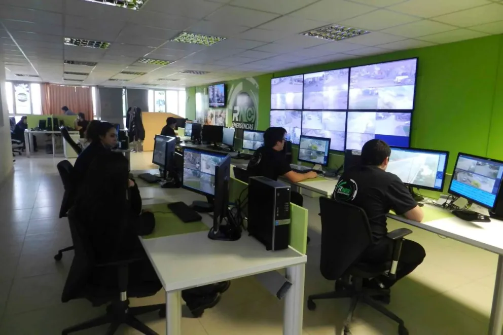 Cipolletti pasará de 70 a 94 cámaras de seguridad, ubicadas en lugares estratégicos. El Centro de Monitoreo también estará asistido por un sistema de Inteligencia Artificial. Foto: archivo.