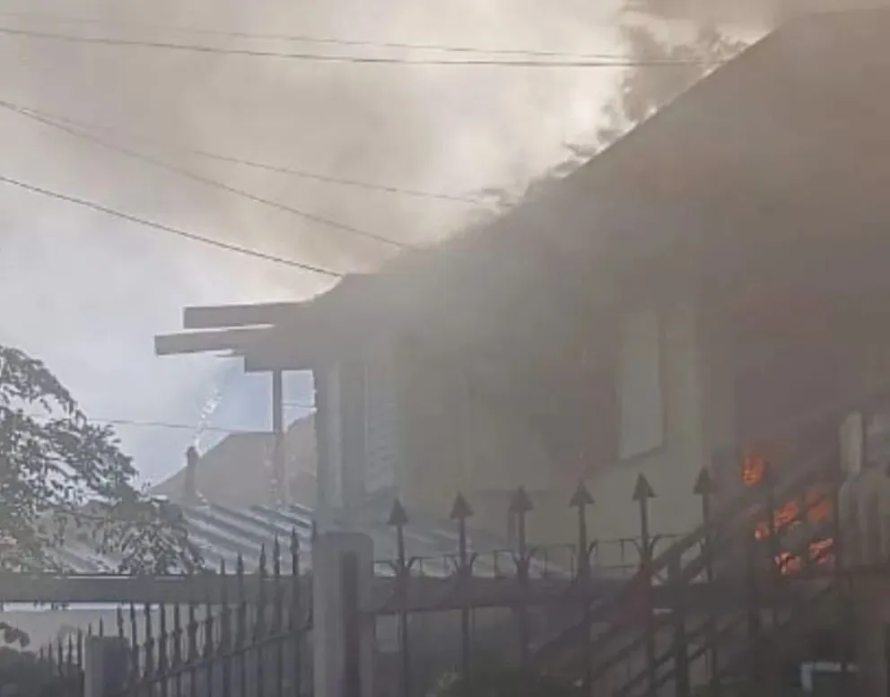 Afortunadamente no hubo heridos y la familia fue atendida por precaución.