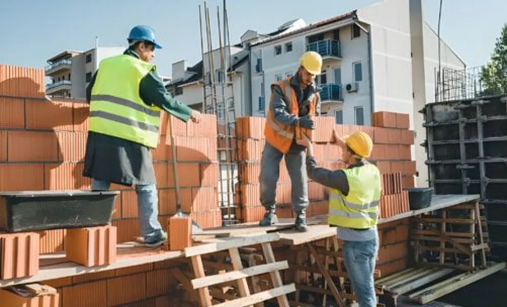La historia comenzó mal y terminó peor: el inicio de la obra se postergó varias veces y al final, apenas llegaron al 58 % de la construcción. Foto: archivo.