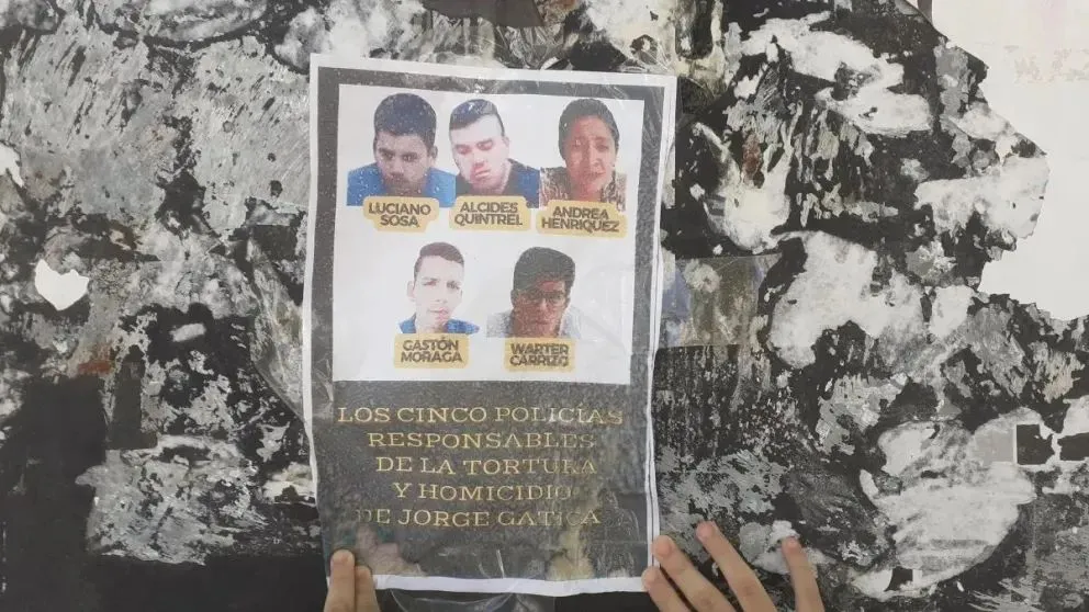 Para los familiares de la víctima, los cinco policías que integraron la guardia de la comisaría 45 esa noche son responsables de su muerte. Foto: archivo.