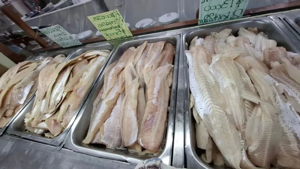 El pescado debe ser exhibido en condiciones de refrigeración adecuadas o cubierto de hielo para conservar sus propiedades. Foto: archivo.