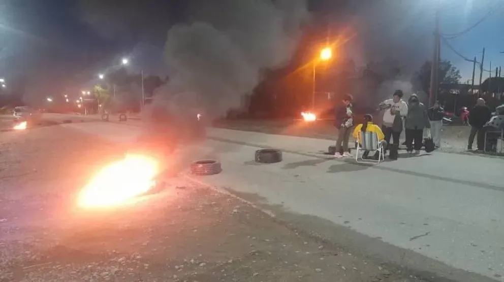 El corte se inició sobre la calle Trabajadores de la Industria desde las 5:30 de la madrugada y luego se trasladaron a la ruta.  | Foto gentileza