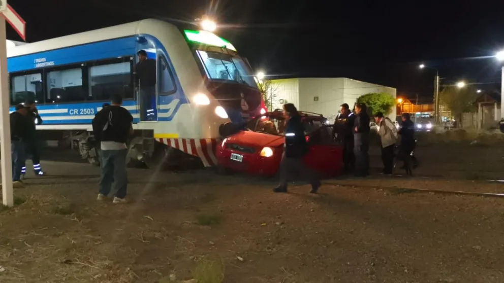 El Tren frenó pocos metros luego del impacto. (Foto gentileza)