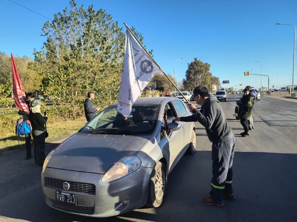 La volanteada fue la medida que tomaron para reclamar el miércoles. (Foto Lucas Castillo)