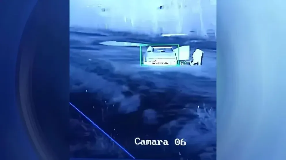 El acusado, hoy en liberad, tomó a la joven del cabello y la obligó a ingresar a su auto. | Captura cámara de seguridad