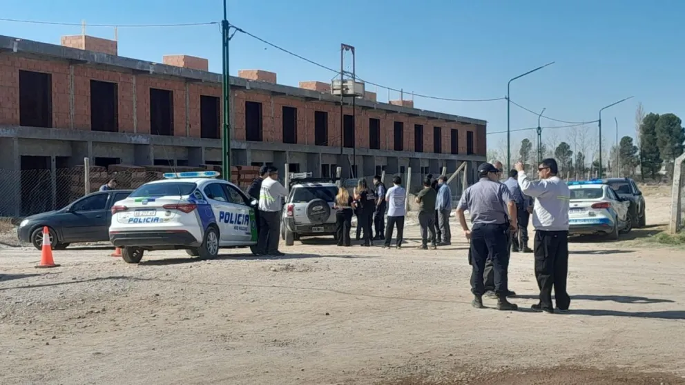 Tras el robo se originó una persecución que culminó en Fernández Oro. Los delincuentes trataron de abrirse paso a tiros, pero fueron interceptados por la policía. Foto: archivo.