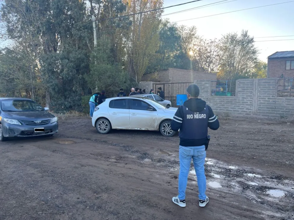 Esta mañana se realizaron diversos allanamientos en Las Perlas y Neuquén. Hay un detenido que estaría relacionado con el brutal crimen de Silvia Cabañares. Foto: prensa Ministerio Público Fiscal.