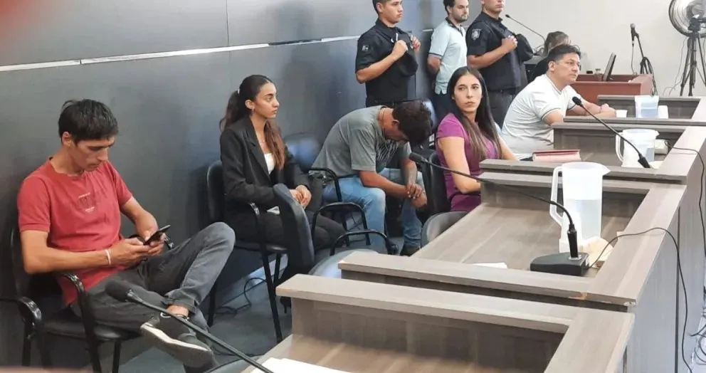 Llegaron al juicio como imputados, salieron como condenados. Jafri, Lagos y Antilaf en el momento de la sentencia. Presentaron un recurso ante el Tribunal de Impugnación. Foto: archivo.