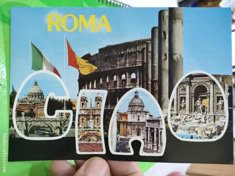 Las postales llegaban periódicamente y eran el contacto que mantenían su madre y el hombre que vivía en Italia.