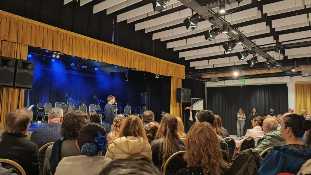 Cipolletti tiene un nuevo espacio de reuniones y eventos culturales. (Fotos gentileza)