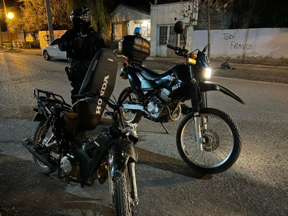 La BMA secuestró cuatro motos por adulteración de la numeración y falta de patente. En otro caso, la moto tenía pedido de secuestro. Foto: Policía Río Negro.