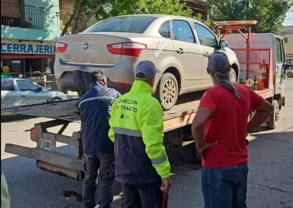 ¿Los Uber llegaron a Cipolletti? Oficialmente sólo se informó que el auto secuestrado no tenía habilitación municipal; pero los taxistas aseguran que estaba trabajando con la app.