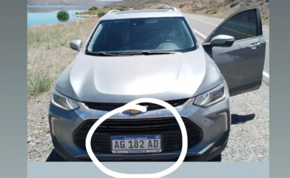  Si bien no hubo violencia contra las personas, los delincuentes forzaron el portón para poder huir con la camioneta.| Foto gentileza