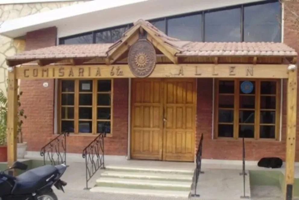 Durante la madrugada, personal de la Comisaría 6ª de Allen intervino para asistir a un hombre que atravesaba una crisis emocional. Foto: archivo.