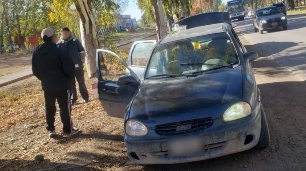 Era un control de rutina, hasta que el conductor del vehículo confesó que transportaba marihuana. Foto: Policía Río Negro.