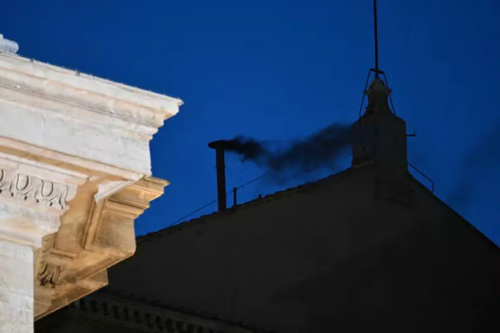 Fumata negra en el Vaticano. 