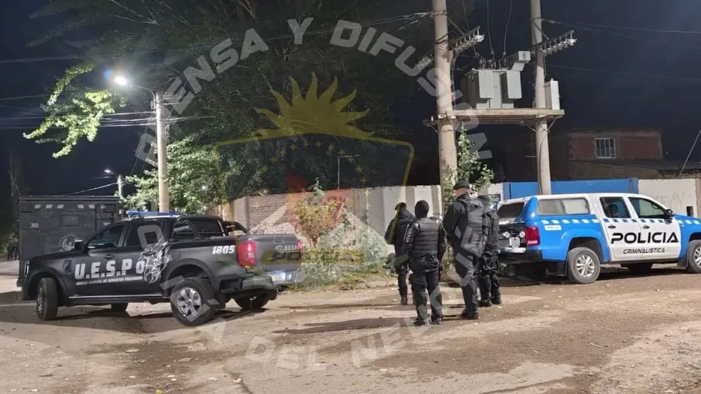 El sospechoso del crimen fue detenido tras un allanamiento en el mismo barrio. | Foto gentileza prensa Policía de Neuquén